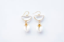 Load image into Gallery viewer, Mino’aka Crystal Earrings