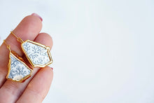 Load image into Gallery viewer, Sea Pottery Threader Earrings