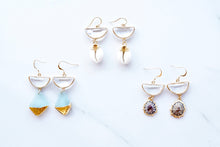 Load image into Gallery viewer, Mino’aka Crystal Earrings