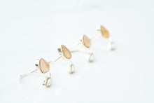 Load image into Gallery viewer, Solid Gold ‘Mika’ Sea Glass Wrap Ring