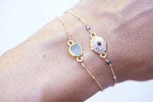 Load image into Gallery viewer, Minimal Opihi and Sea Glass Bracelet
